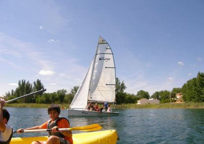 Clase navegación a vela en lagunas de Ruidera