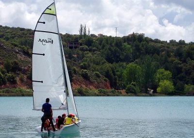 Clase navegación a vela en lagunas de Ruidera